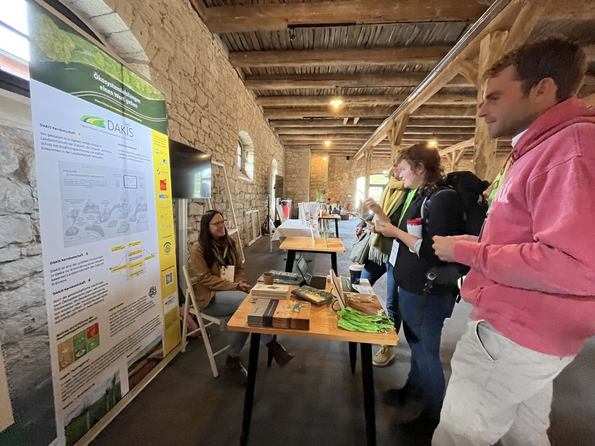 Visitors can learn more about agricultural systems of the future at the booth of the DAKIS consortium. 